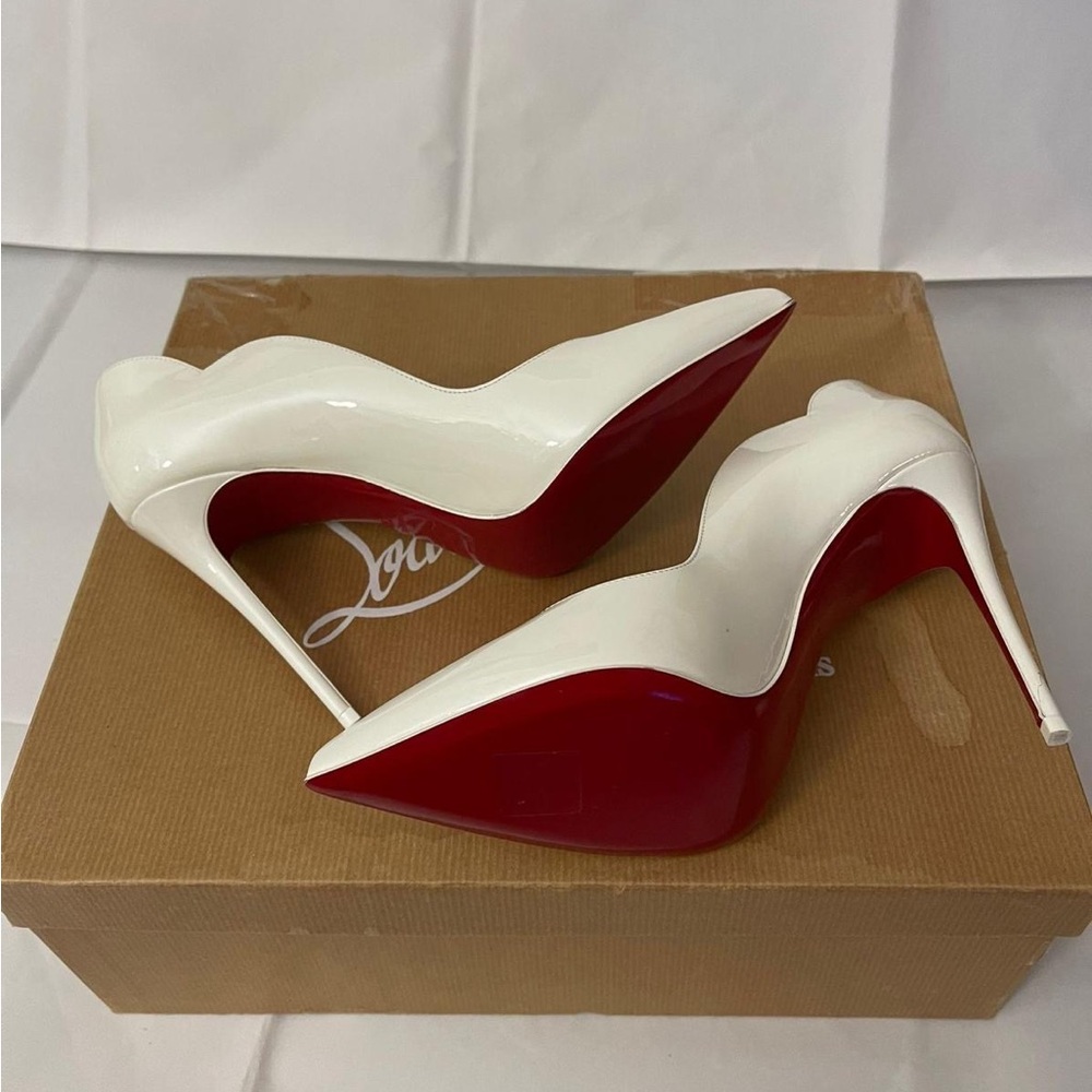 Christian Louboutin "Hot Chick" pump in patent leather, white. Never used